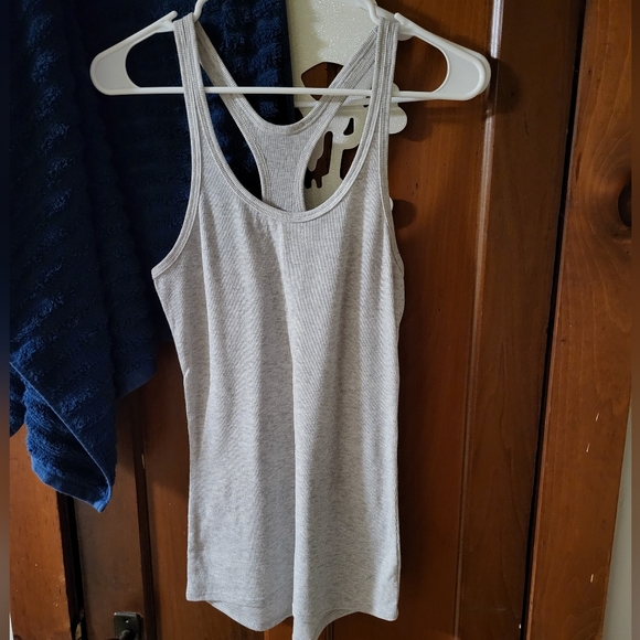 Old navy active ribbed tank top, size medium. - Picture 1 of 6